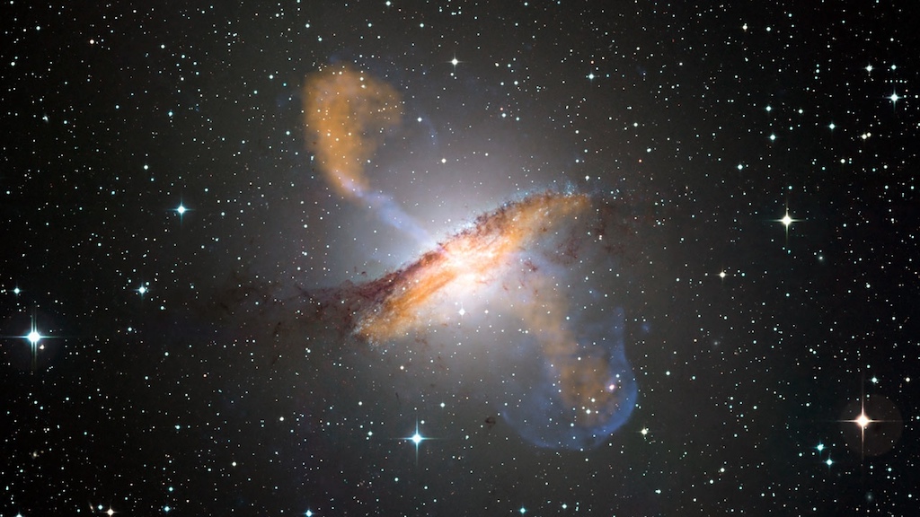 Telescopes look deep into a galaxy to snap a detailed view of a black hole's jets.
