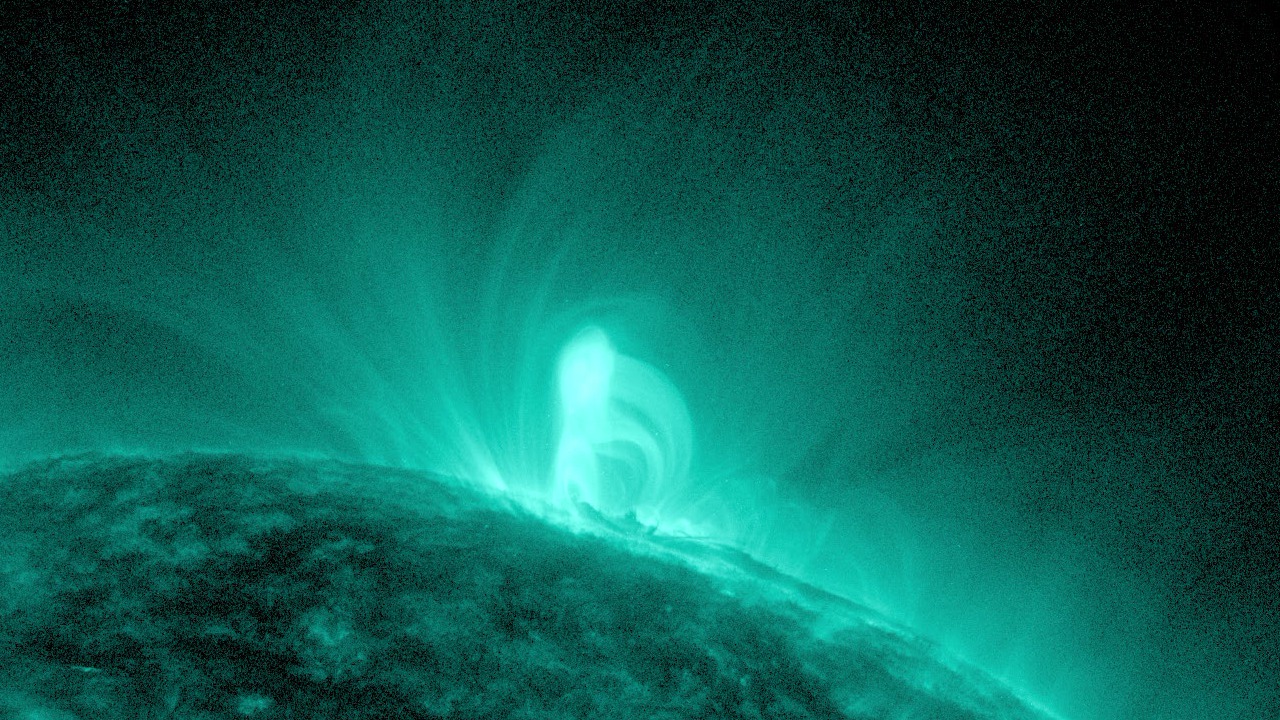 Preview Image for SDO Provides First Sightings of How<br>a CME Forms