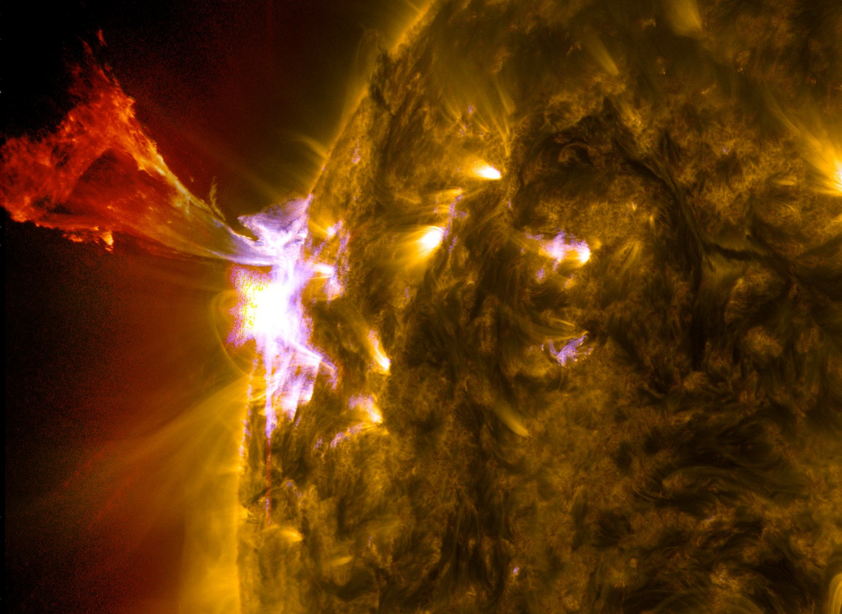 Preview Image for Sun Emits Mid-Level Flare and Prominence Eruption