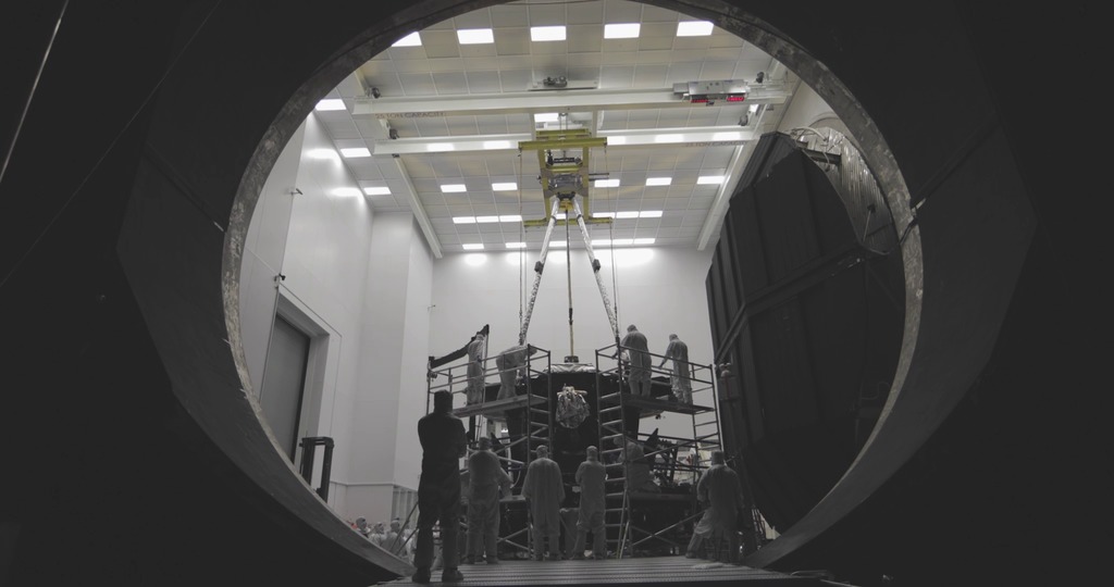 Webb is prepared and lifted onto the Hardpoint Offloader Support System (HOSS). 
