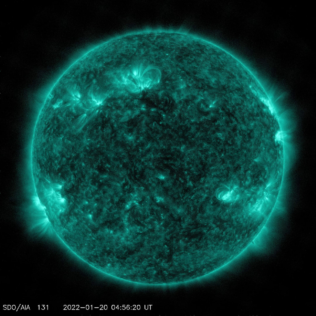 VIDEONASA’s Solar Dynamics Observatory captured this image of a solar flare – as seen in the bright flash on the right side of this image of the Sun – on January 20. The image from SDO’s Atmospheric Imaging Assembly 131 Ångström channel (colorized in teal) shows a subset of extreme ultraviolet light that highlights the extremely hot material in flares. Credit: NASA/SDO